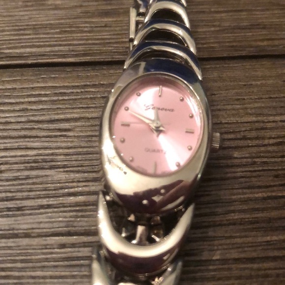 Geneva sliver and pink Bracelet watch - Picture 2 of 2